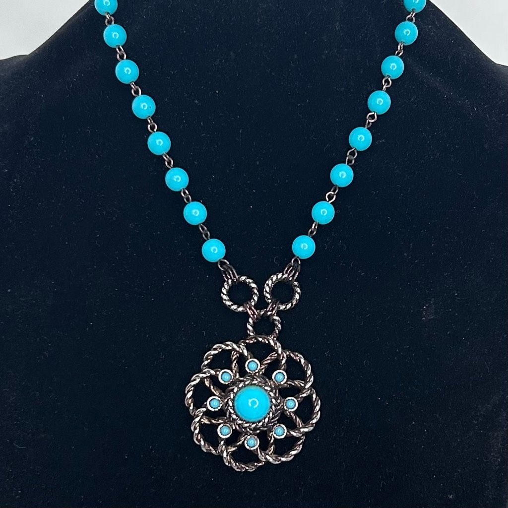 Bill Blass Flower Pendant Beaded Necklace Women's 16